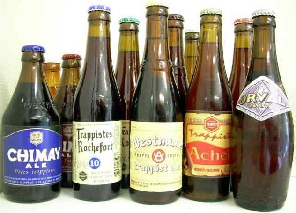 Verschillende flesjes trappisten bier verschillende trappisten flesjes bier