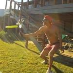 Biertje openen met een frisbee