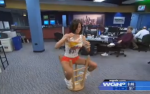 Wat kan een Hooters serveerster met bier?