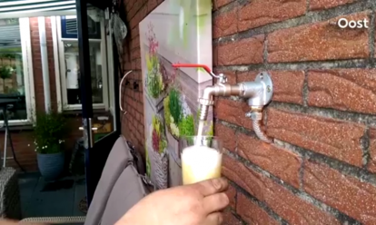 Bier uit een gewone kraan Bier uit een gewone kraan