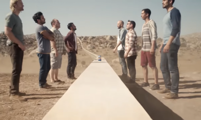 Bier drinken bij de muur van Trump