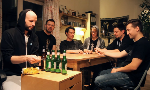 Muziek met bierflesjes