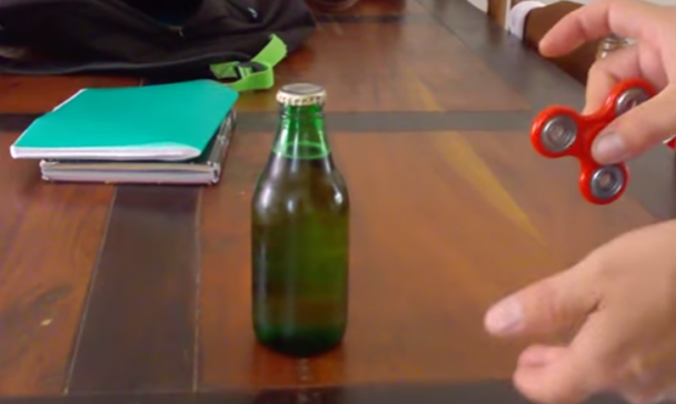 Fidget Spinner opent biertje