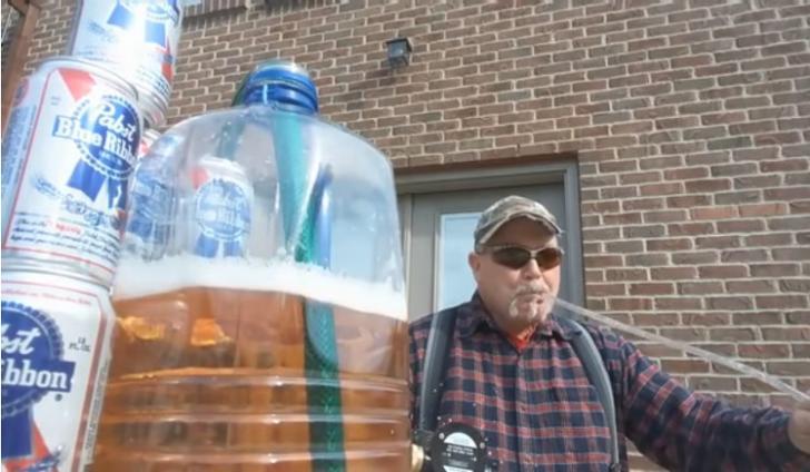 Man drinkt 8 bier binnen een minuut