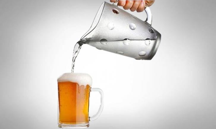 Bier gaat voor water tijdens de warmte