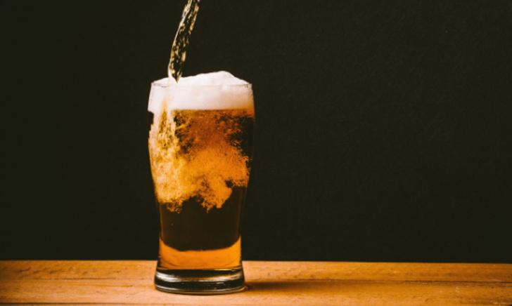 Bier inschenken