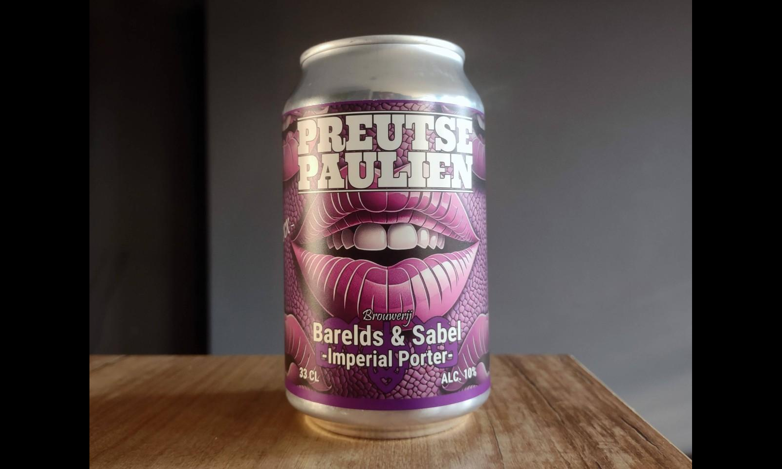 Preutse Paulien bier blik