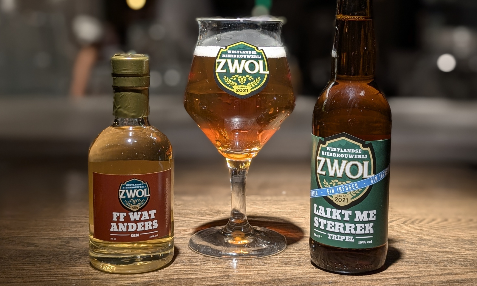 ZWOL Laikt Me Sterrek Gin-Infused Tripel bierflesje glas en flesje gin