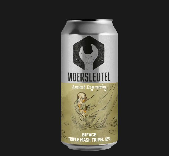 Blik Moersleutel Biface Triple Mash Tripel bier met een illustratie van handen en een steen.