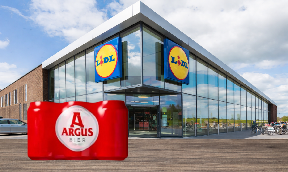 Verpakking van Argus Bier voor een Lidl-winkel met glazen gevel.