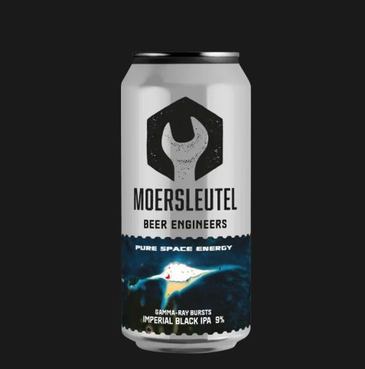 Blik bier van Moersleutel met ruimte-thema en logo in zwart op witte achtergrond.