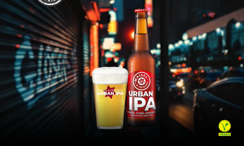 Glas en fles Urban IPA bier voor stedelijke achtergrond met neonlicht.