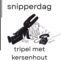 Bierflesetiket met de tekst 'Snipperdag tripel met kersenhout' en illustratie van een konijn met boomstronken.