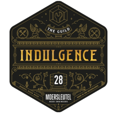 Zwart zeshoekig label van Moersleutel Indulgence 28 met goudkleurige decoratie.