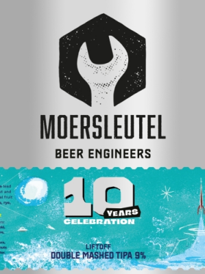 Bierlabel van Moersleutel 10 years liftoff met zwart logo, turquoise illustratie en grote 10.