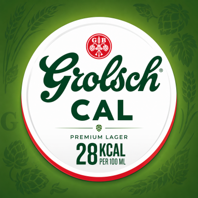 Rond Grolsch CAL bieretiket met 28 kcal per 100 ml op groene achtergrond met hop en graan.