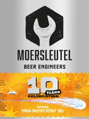 Bliklabel van Moersleutel 10 Years: Inferno met zwart logo, oranje vuurvlak en witte komeet.