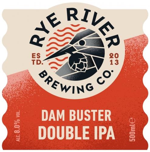 Etiket van Rye River Dam Buster Double IPA met rood-crème ontwerp en rond brouwerijlogo.