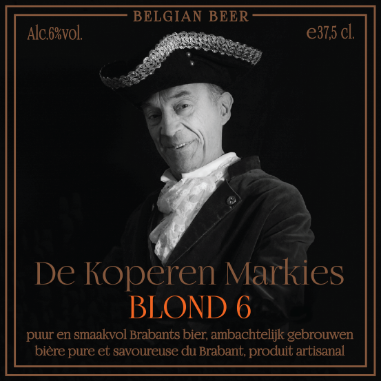 Zwart bieretiket van De Koperen Markies Blond 6 met portret van een man in markieskostuum.