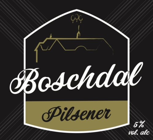 Zwart bieretiket met witte tekst Boschdal Pilsener, goudkleurige band en 5% vol. alc.