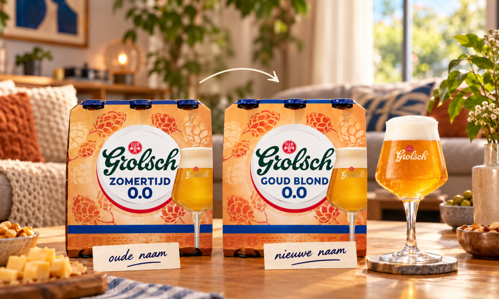Grolsch Zomertijd 0.0 en Goud Blond 0.0 verpakkingen met glas alcoholvrij bier op een tafel.