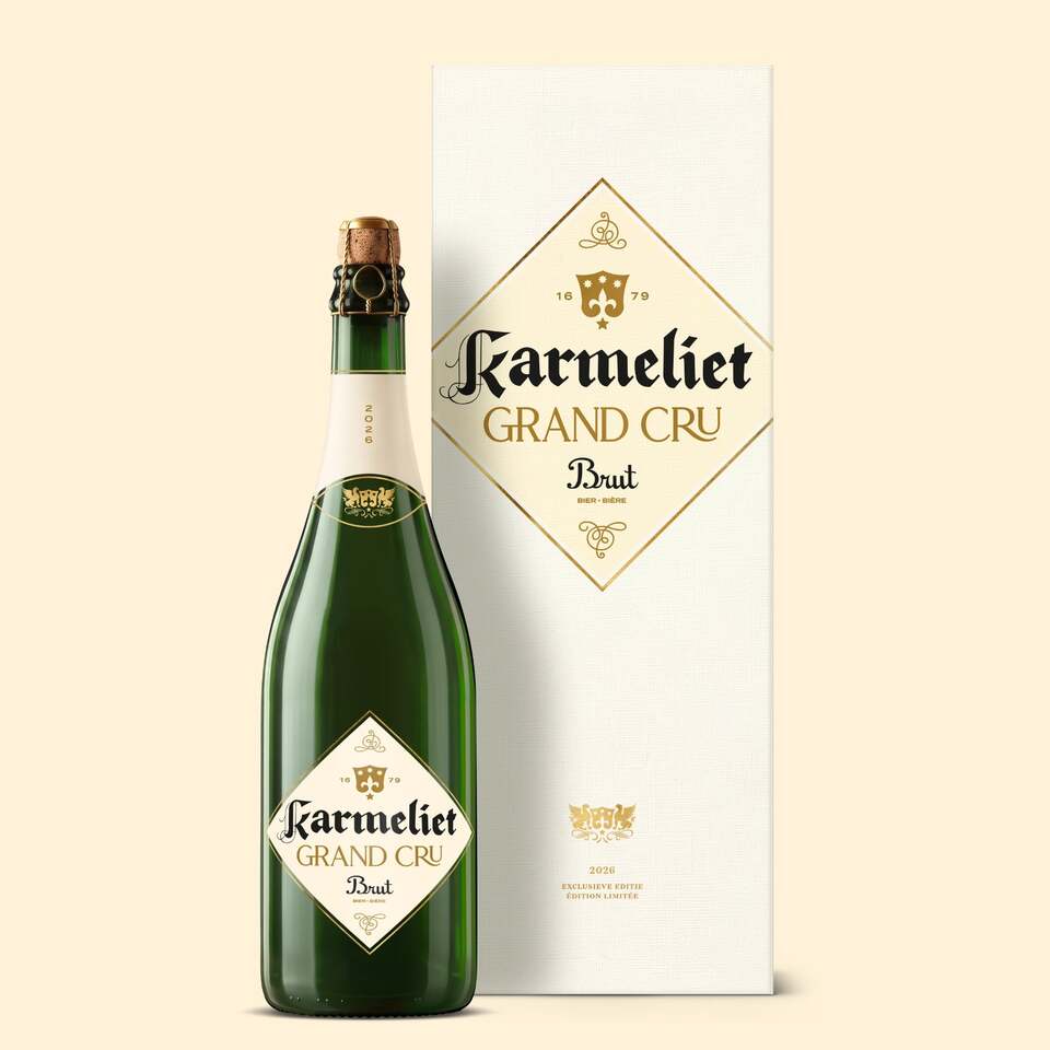 Karmeliet Grand Cru Brut 2026 fles van 75cl met de crèmekleurige geschenkdoos