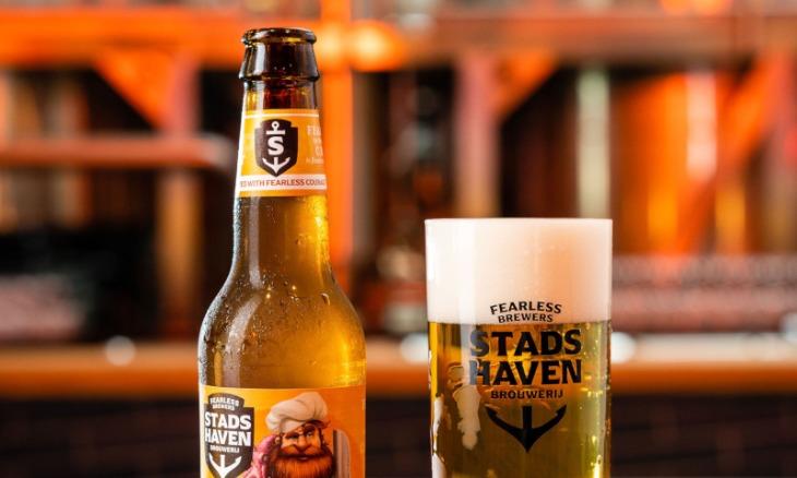 Stadshaven UR pilsner uitgeschonken in glas