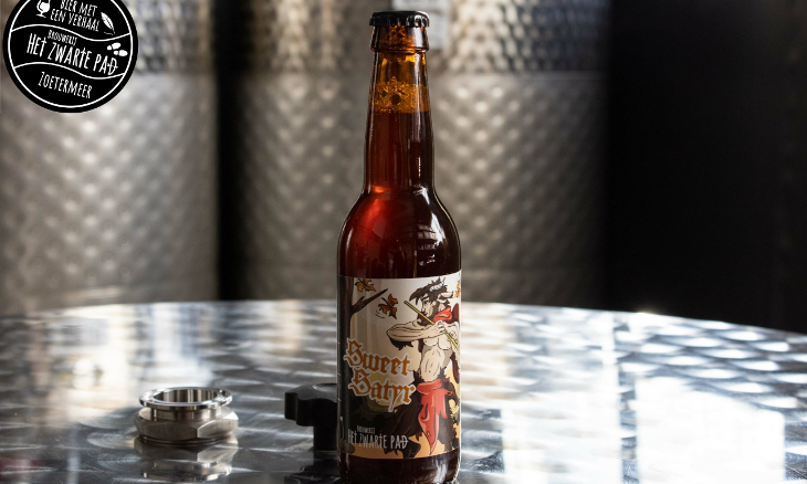 Sweet Satyr Dubbel bock fles op tafel