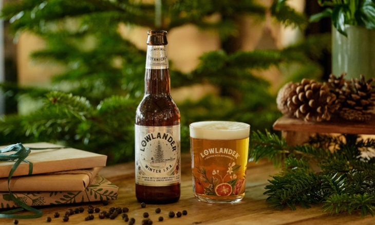 Lowlander Winter IPA flesje en glas Lowlander Winter IPA flesje en glas