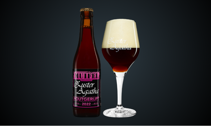 Zuster Agatha Houtgerijpt 2022 fles en glas Zuster Agatha Houtgerijpt 2022 fles en glas