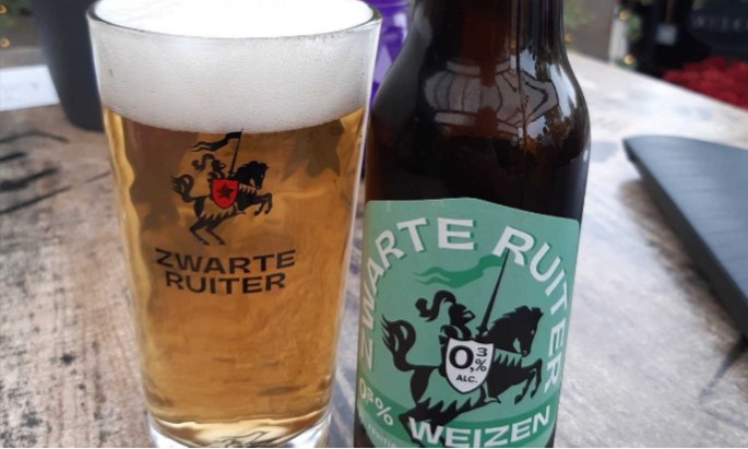 Zwarte Ruiter 0.3% Weizen flesje en glas Zwarte Ruiter 0.3% Weizen flesje en glas