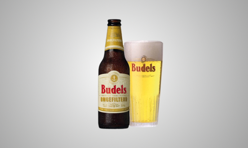 Budels Ongefilterd Pilsener fles en glas Budels Ongefilterd Pilsener fles en glas