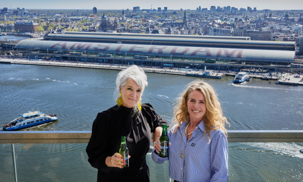 SAIL en Heineken dames proosten op samenwerking