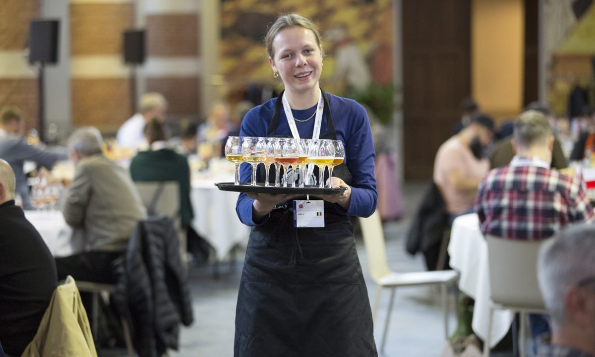 Proefglaasjes op dienblad tijdens Brussels Beer Challenge