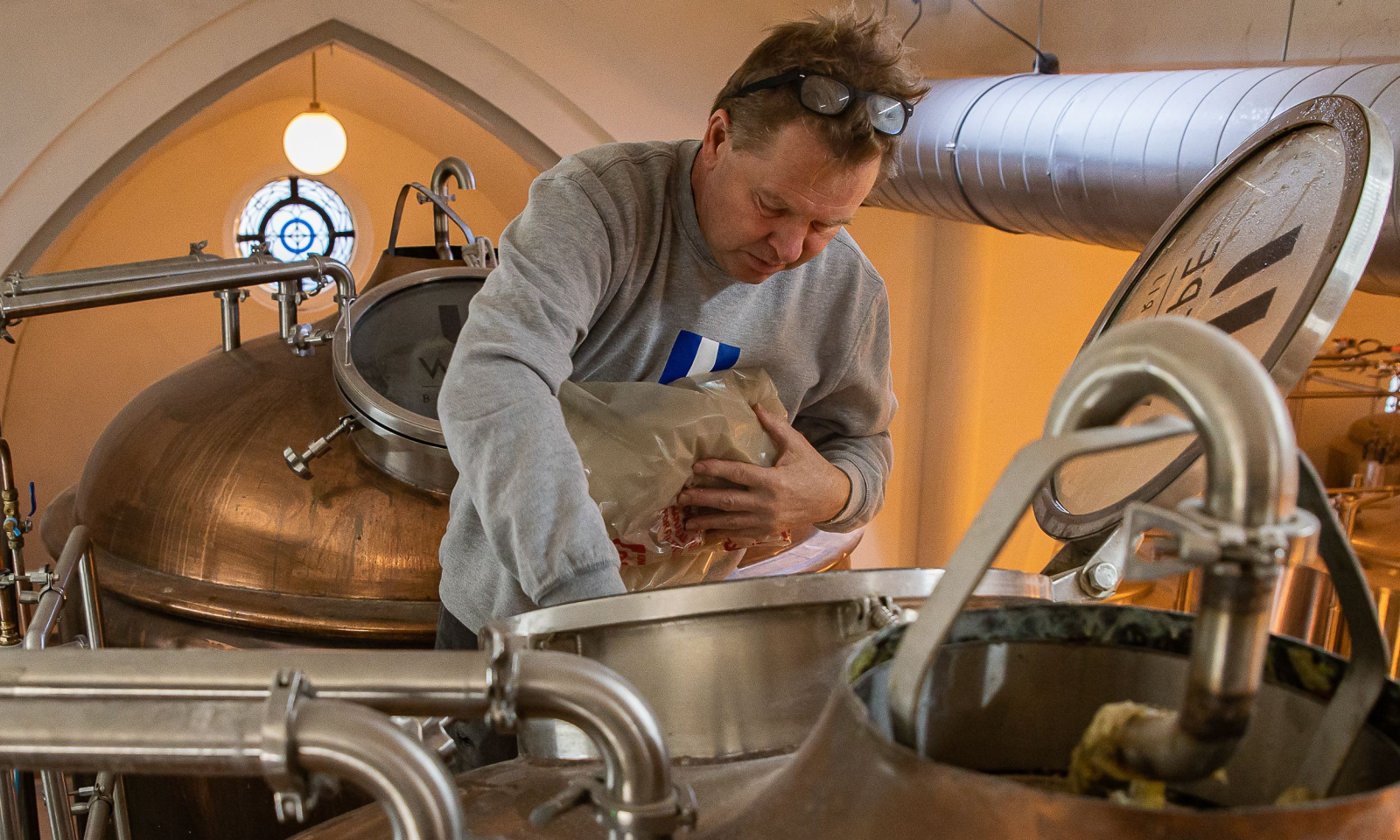 Brouwer aan het werk