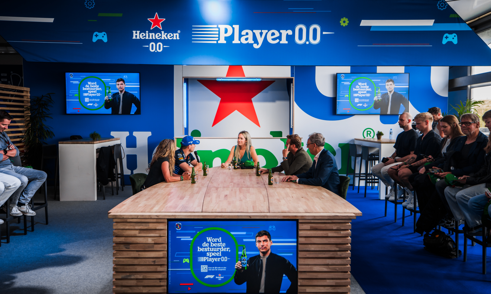 Gesprek aan tafel over Player 0.0 van Heineken