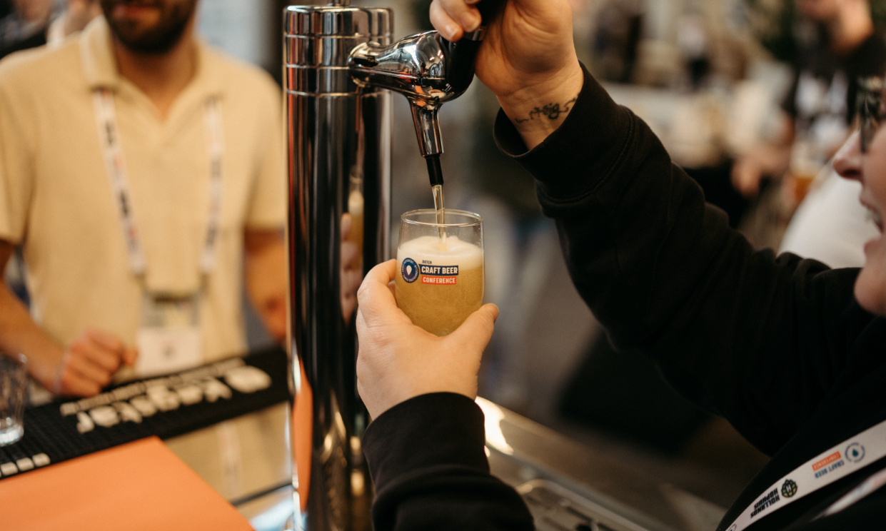 Bier tappen in CRAFT glaasje