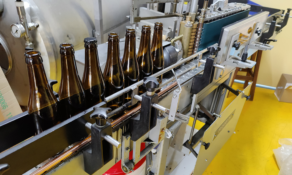 Etiketteerlijn te koop voor bierflesjes