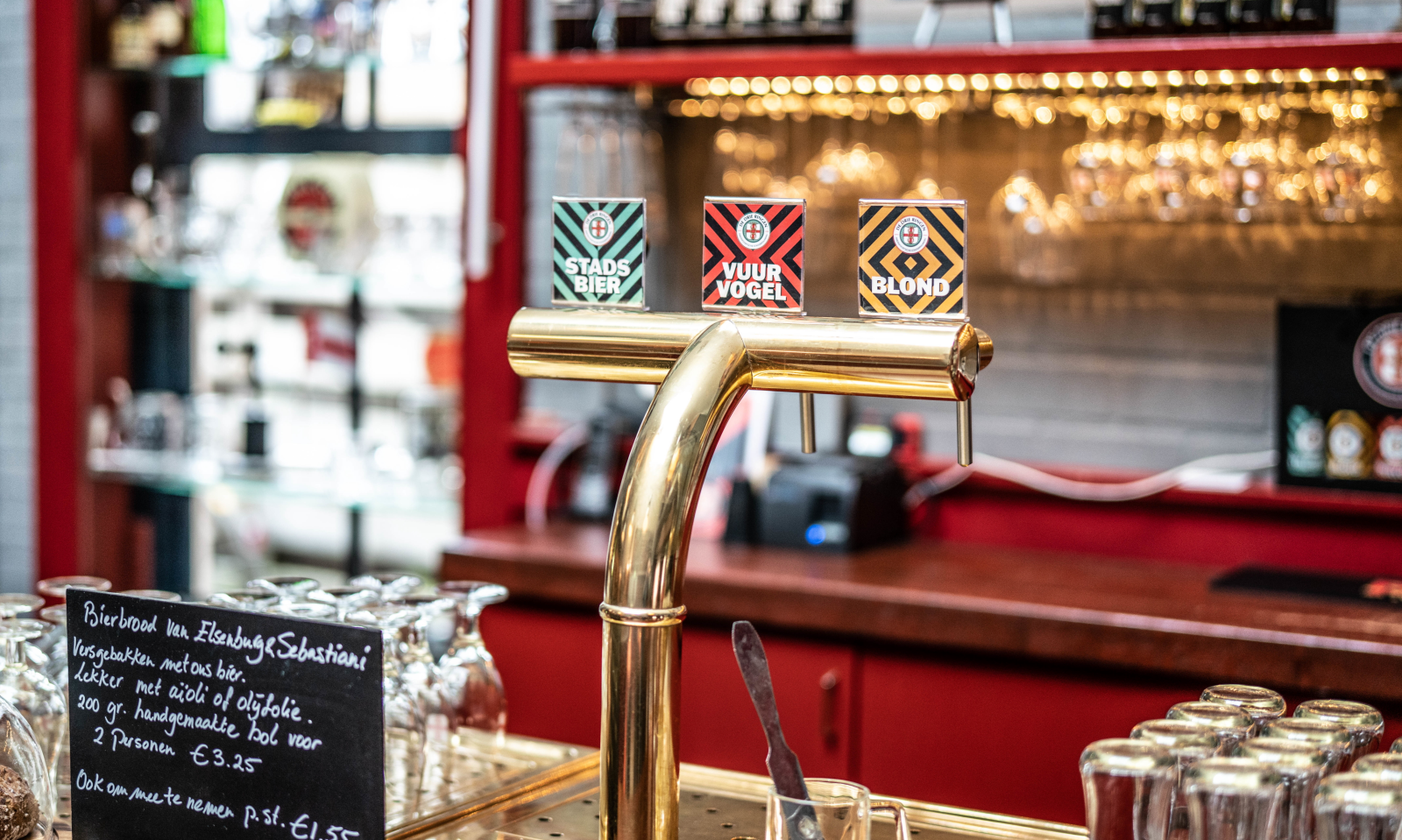 Bar en tap bij Stadsbrouwerij de Drie Ringen Bar en tap bij Stadsbrouwerij de Drie Ringen
