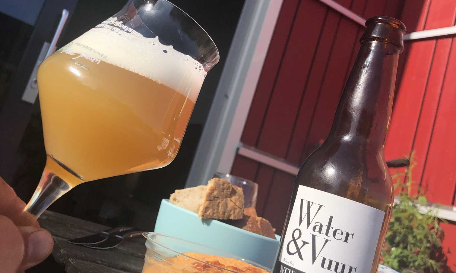 Bier van Brouwerij de Molen buiten