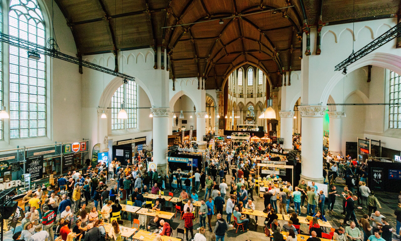 Nederlands Bierproeffestival in de Grote Kerk in Den Haag Nederlands Bierproeffestival in de Grote Kerk in Den Haag