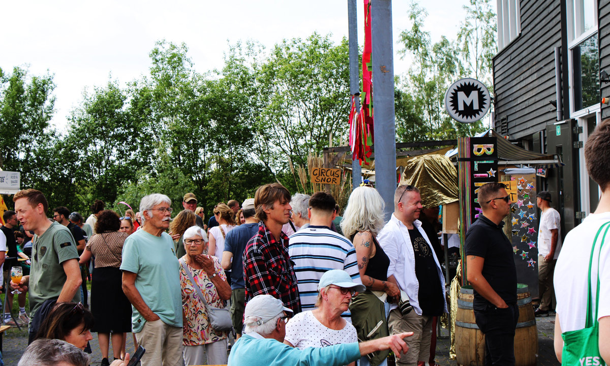 Veel mensen bij de Maximus Brouwerij tijdens een vorige editie van het festival