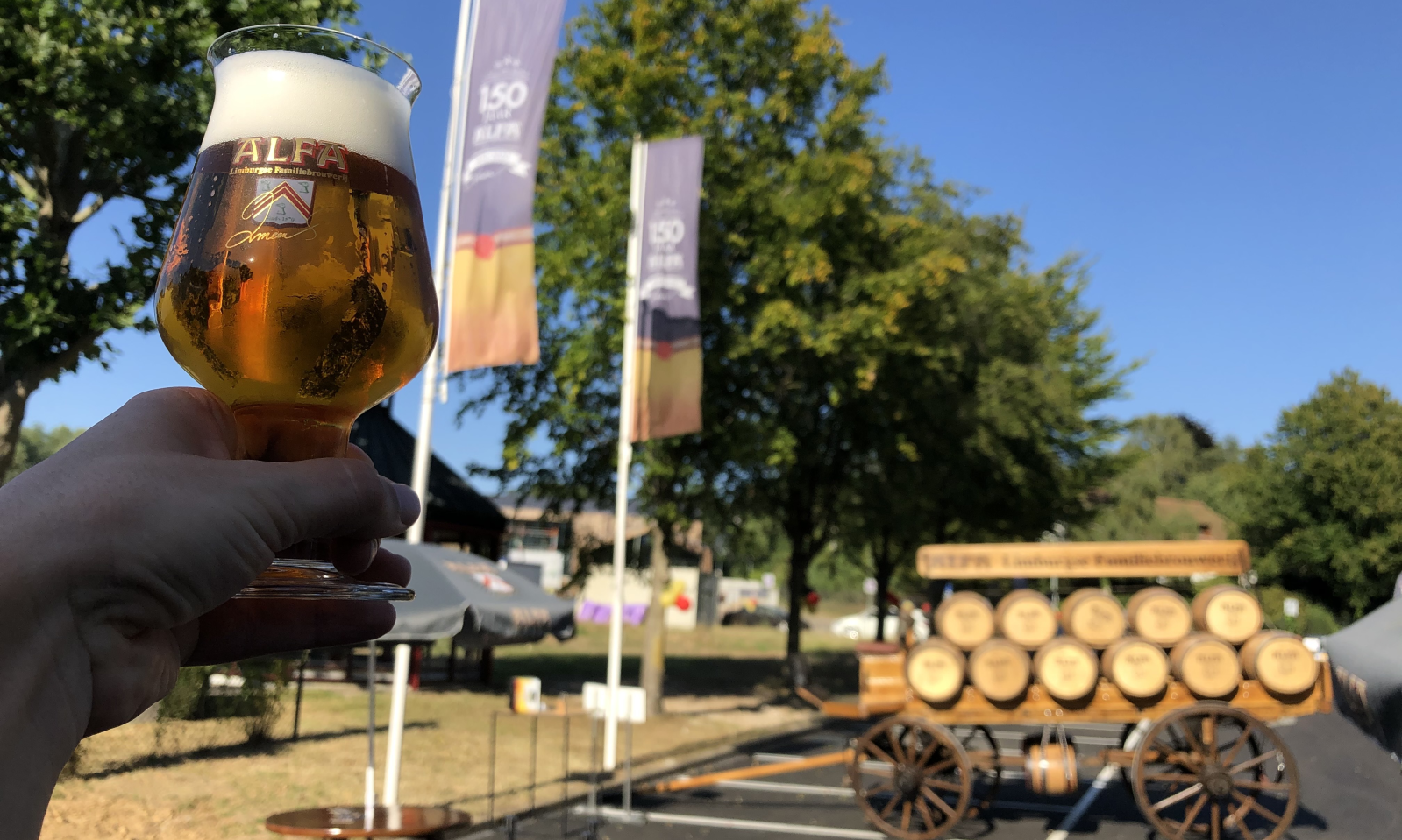 Proosten met Alfa bier Proosten met Alfa bier