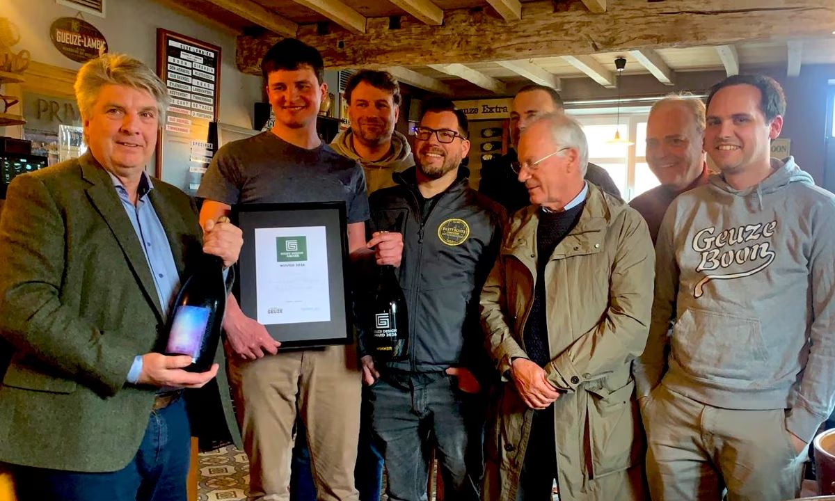 v.l.n.r. organisator Yves Panneels, Michaël Blancquaert (3 Fonteinen), Jo Panneels (Lambiek Fabriek), Roel Janssens (café Paddenbroek), Koen Christiaens & Willem Van Herreweghen (Sako) en Frank & Karel Boon.