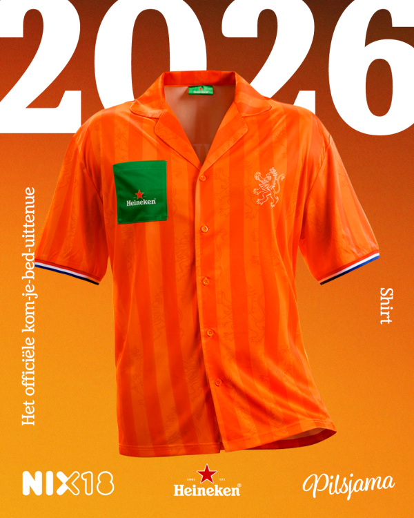 Oranje Heineken shirt met logo's en strepen, WK thema.