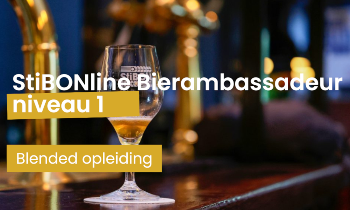 Bierglas op bar met tapkranen en tekst StiBONline Bierambassadeur niveau 1, blended opleiding