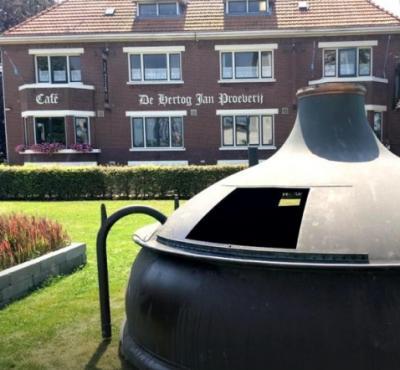 Brouwketel bij Café Hertog Jan Proeverij