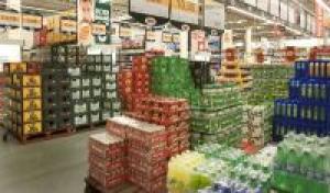 Verbied het stunten met bier in supermarkten