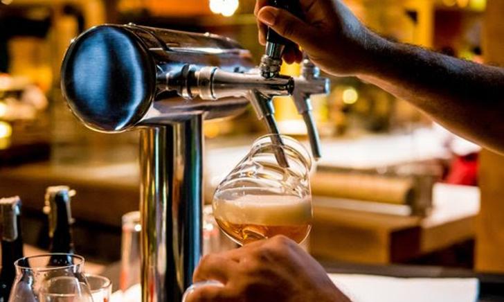 Biertje tappen Biertje tappen