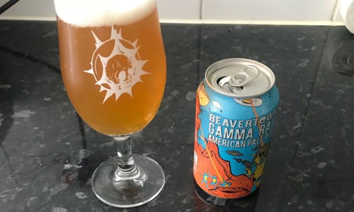 Beavertown Gamma Ray uitgeschonken in een glas Beavertown Gamma Ray uitgeschonken in een glas